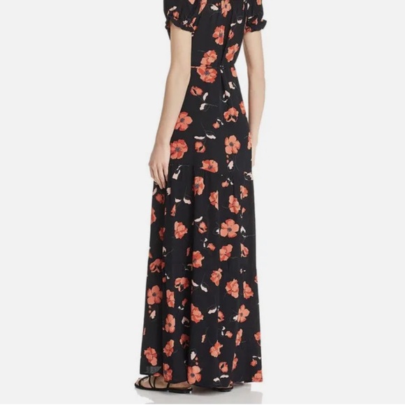 Flynn Skye Floral Wrap Maxi Dress
Size Small $238 Short Sleeve NWT NEW - Picture 2 of 2